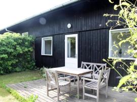 4 person holiday home in Svaneke – domek wiejski w mieście Svaneke