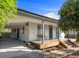 Ocean Blue Escape - Beachside Living & Granny Flat