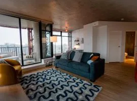34th-Floor Gastown 2BR with Parking & Harbour Views