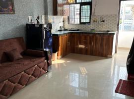 Lalita Kunj - Fully furnished Appartment Vrindavan, apartament din Vrindavan