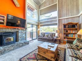 #317 - Ski-In Ski-Out Pet-Friendly Condo with Spa, Sauna, Gym, Pool, apartment in Old Mammoth
