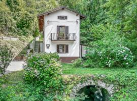 House By The Stream, помешкання для відпустки у місті Avče