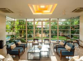 Elivaas Dahlia Luxe 4BHK Villa with Pvt Pool near Baga, cottage in Arpora