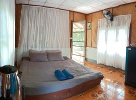 บ้านวังปลา Ban wangpla, cottage in Pai