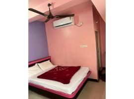 Hotel Deepak, Omkareshwar, habitación en casa particular en Godarpura