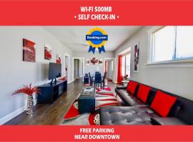 The Rubi Lounge - Spacious Brooklyn Centre Modern Escape Near Downtown With Parking, 300MB WiFi & Self Check-In、クリーブランドにあるクリーブランド・メトロパーク動物園の周辺ホテル