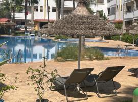 Bel appartement à skhirat plage et à 20 mn de Rabat, hotel con parcheggio a Skhirat