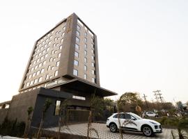 The Monarch at Chakan MIDC, Pune, hôtel à Chākan