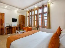 Rahul Palace By Golden Tree Near Metro station and Ajmal Khan Market