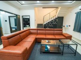 N Cube Serviced Apartments, hotel di Hyderabad