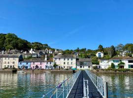 Pier House, Dittisham Quayside, River Dart Waterfront Home & Pool, cottage in Dittisham