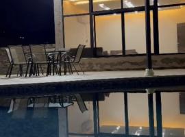 مزرعة جرش, hotel with pools in Jerash