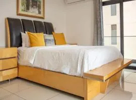 Sunshine Large 1Bed + Big Balcony @Embassy Gardens