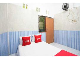 OYO Life 93061 Kost Vicky Syariah, hotel near Juanda International Airport - SUB, Surabaya