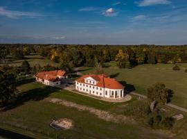 Zámeček - Chateau Lány, отель типа «постель и завтрак» в городе Бржецлав