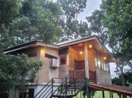Green Herbal Ayurvedic Eco-Chalets, cabin in Galle