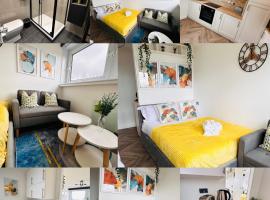 Private Room in Modern Shared Apartment, Each with Kitchenette, Central Birmingham – obiekt B&B w Birmingham