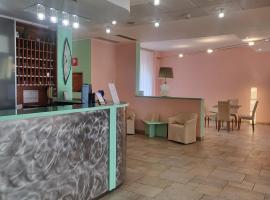 Hotel Lux, hotel a Alessandria