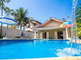 Casa com piscina em condomínio fechado em Bertioga, hotel in Boracéia