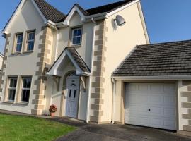 Elm Park Escape - 4 bed self-catering holiday home, lavprishotell i Buncrana