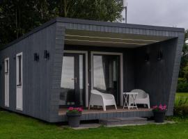 Tiny house aan het water op de appelhof: Wommels şehrinde bir kiralık tatil yeri
