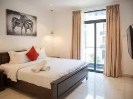 Embassy Gardens 2 Bed Apartment W/Pool View