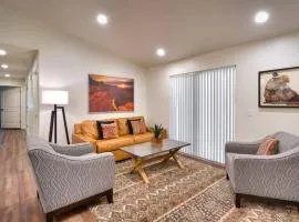 2L Top Floor Moab RedCliff Condo, Pool & Hot Tub