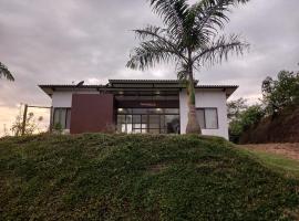 Casa vacacional en Pedro Vicente Maldonado, hótel í Pedro Vicente Maldonado