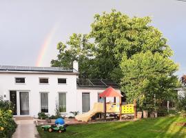 Chalet im Spiel- und Obstgarten, hotel s parkováním v destinaci Keidelheim