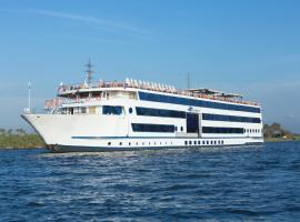 Nile cruise 5 Stars 3 nights 4 days from Aswan to Luxor, boat in Jazīrat al ‘Awwāmīyah