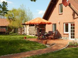 Modern Cottage near Lake in Neu Poserin, feriebolig i Neu Poserin