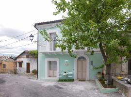 Tullia -intera casa-, hotel con estacionamiento en Giuliano Teatino