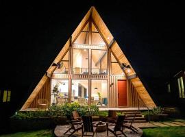 Gruene Daze Chalet - Stylish Aframe - Escape the Ordinary, tradicionalna kućica u gradu 'New Braunfels'