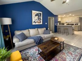 Chic, Quiet 2BR 2BA Near Shops & Restos!, hotel i McAllen