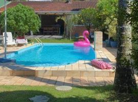 Chalé Flamingo com Piscina Casa inteira em Morretes, ξενοδοχείο σε Morretes