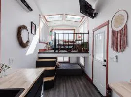 New calm & relaxing Tiny House w deck near ZION