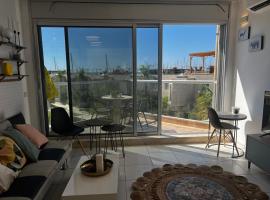 Charming apartment with sea view at Marina Village Herzliya, apartment in Herzliya B