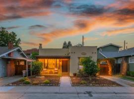 Unique Bungalow w/ hot Spa in DT, hotell i Sacramento