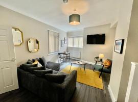 Edgy 4 Bed Home, hotel i Stoke-on-Trent