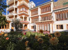 New Moon Guest House, hotel a Leh