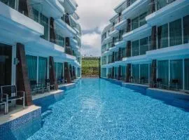 Maroon Studio at the beachfront