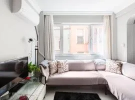 Practical and Cozy Flat Near Taksim İstikal