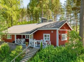 Holiday Home Punatulkku by Interhome, hotel in Hirsjärvi