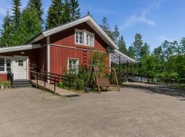 Holiday Home Myllytupa by Interhome, hotel with parking in Tihusniemi