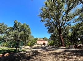 Casa Rural - El Precio Justo, country house di Cortelazor