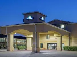 Days Inn by Wyndham Dallas Garland West