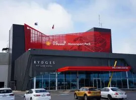 Rydges Pit Lane
