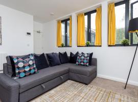 Flat 7- Spacious Studio Flat in The Heart of Crawley – apartament w mieście Ifield