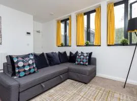 Studio Flat in the Heart of Crawley- Apartment 7