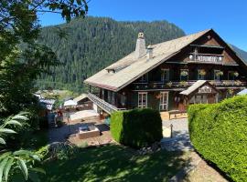 Viesnīca La Chaumiere - Luxury Traditional Chalet, Châtel pilsētā Šatela